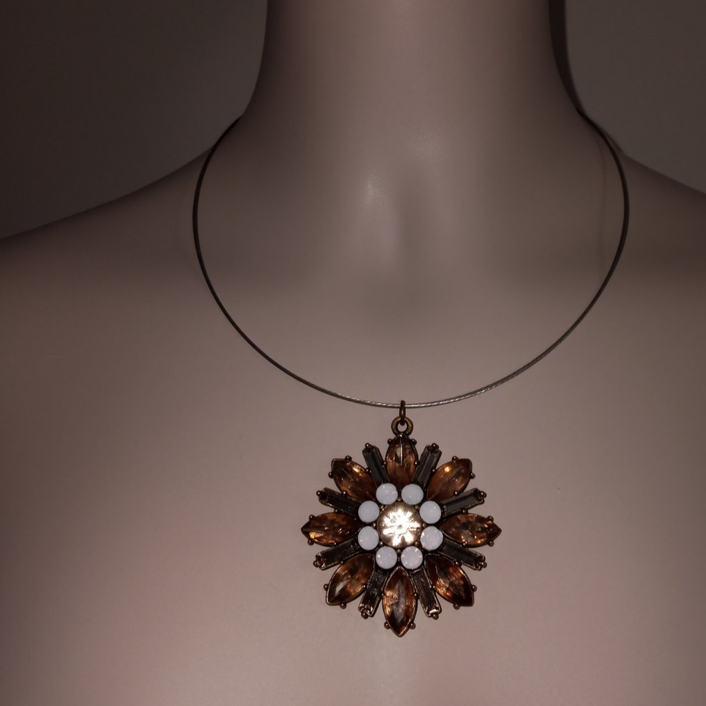 Hand Crafted Jeweled statement necklace rose gold embellished flower - Picture 2 of 2